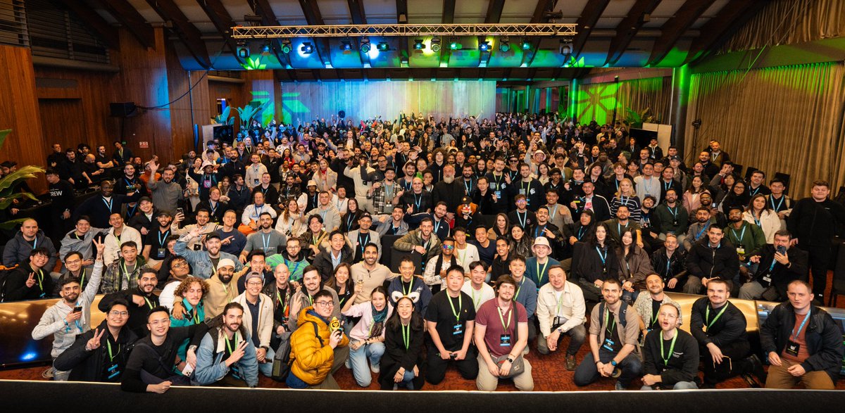 ImportsStan's tweet photo. @JupiterExchange 
"I'm going to explain a little about this #catstanbul #catstanbul2025
the biggest burn in history: 3B JUP tokens 🔥
We have news on spots and perpetuals. 50% of protocol fees will go to the buyback of JUP. This is the GOAT (Greatest of All Time)! https://t.co/UlEoMNpzUe