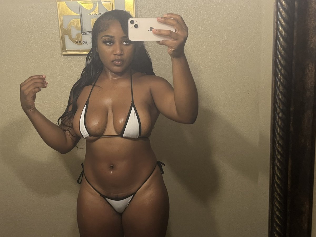 fineassmu's tweet photo. Landing strip or waxed? https://t.co/Qb8XpnBxo0