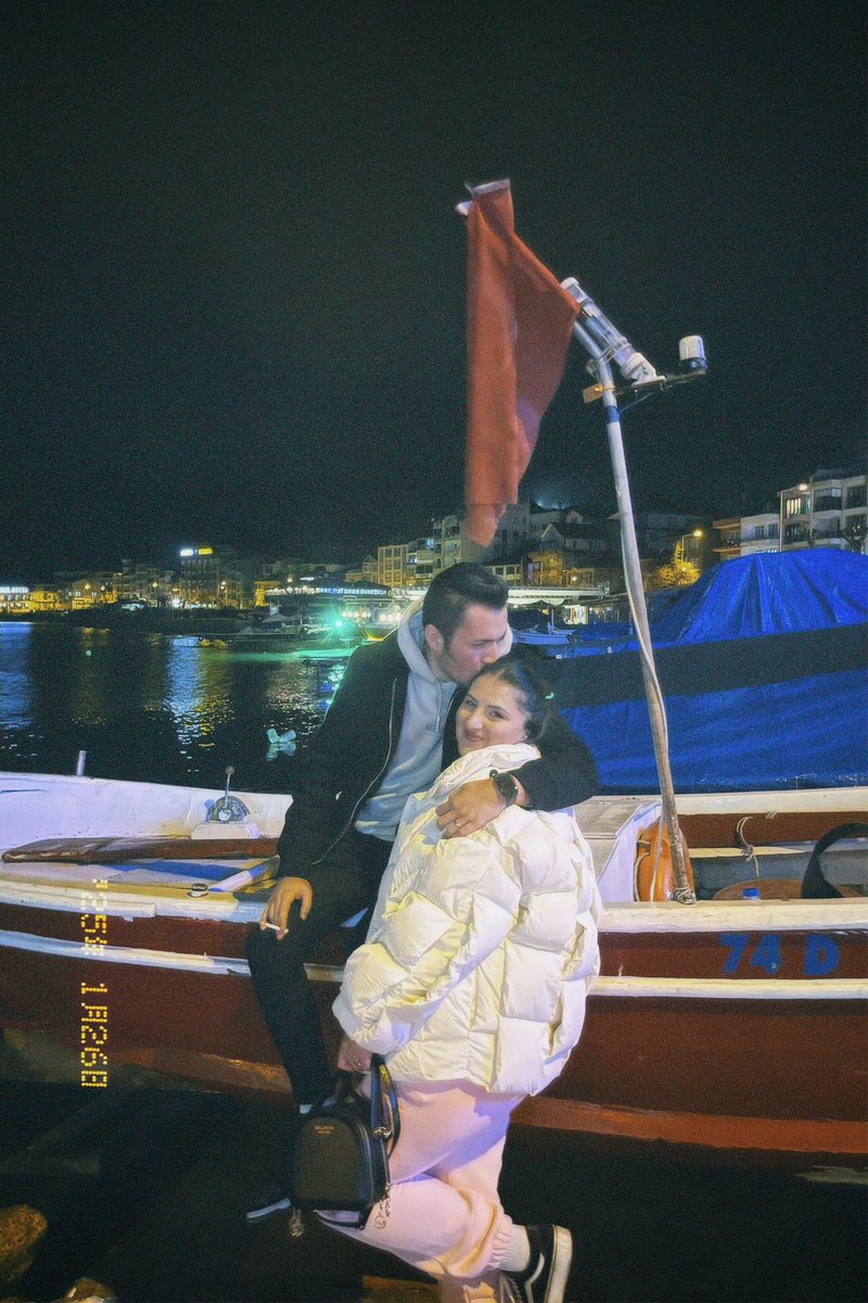 𝓗𝓔𝓡𝓐✨ (@_heraa1_) on Twitter photo Madem sensin o. Madem sevmeksin, gülmeksin, yaşamaksın. Madem yüzün yüzümde, sesin sesimde, yüreğin yüreğimde. Madem milyarlarca ihtimal varken rastladık birbirimize. Kal böyle değişme, gitme, bitme, yaşlan benimle…
<a href="/Zeusunsagkolu/">Zeus'un sağ kolu</a> 🩶 Madem sensin o. Madem sevmeksin, gülmeksin, yaşamaksın. Madem yüzün yüzümde, sesin sesimde, yüreğin yüreğimde. Madem milyarlarca ihtimal varken rastladık birbirimize. Kal böyle değişme, gitme, bitme, yaşlan benimle…
<a href="/Zeusunsagkolu/">Zeus'un sağ kolu</a> 🩶
