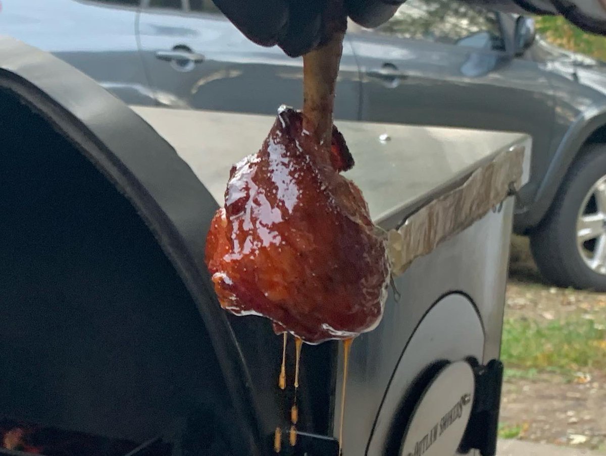 SweetCleaverBBQ's tweet photo. @DivaQBBQ Smash!!!  This batch was bacon wrapped!  😋 https://t.co/LdlVgkFLIv
