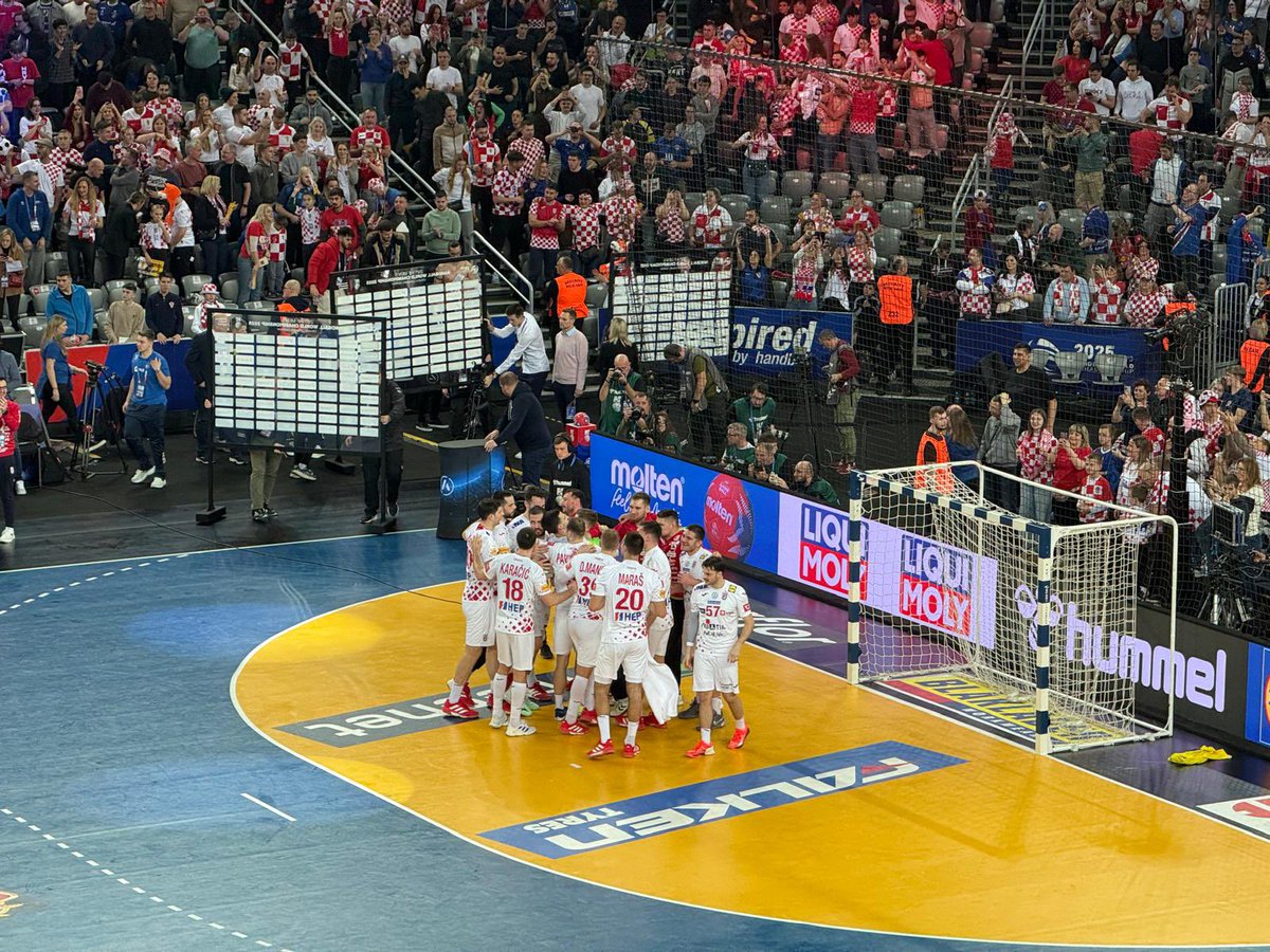 AnteDeur's tweet photo. Bravo dečki! 💪🏻🔥🇭🇷 
Čestitke na fantastičnoj igri, četvrtfinale Svjetskog prvenstva! 👏🏻🤾‍♂️

#crohandball #CRODENNOR2025 #CROISL https://t.co/PunEBgSVGJ