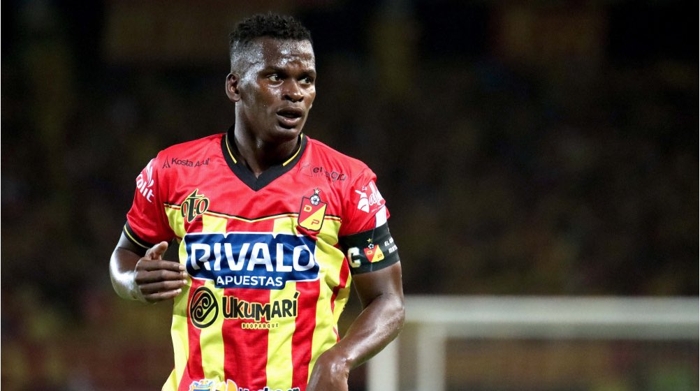 El jugador con más calidad que tiene la plantilla, el único capaz de hacer algo distinto y hacer ver bien a uno que otro jugador cuando devuelve una pared. 

Otro semestre más dependiendo totalmente de Carlos Darwin Quintero