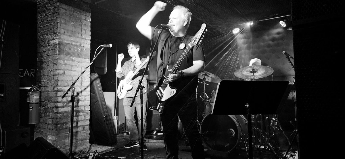 Such a great night playing @barfreda801 in Queens this past Friday!!! Thanks to Bar Freda for having us and our friends <a href="/fairpanic/">Fair Panic</a> @thecanvascollectiveofficial @familiarlooks.online So looking forward to doing it again soon!! #barfreda #barfredanyc #queens #ridgewoodqueens