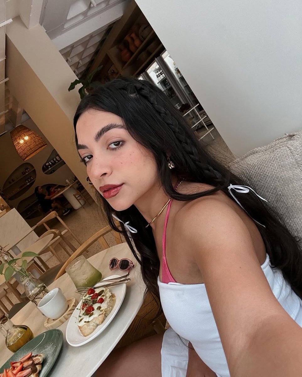 newssonzaofcl's tweet photo. Luísa Sonza começou a seguir a cantora Ana Laura Lopes no Instagram.

— Ana Laura Lopes é dona do hit "Fantasma". https://t.co/HZ8AljFaar