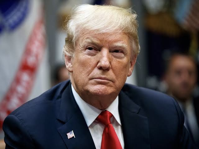 NewsLiberdade's tweet photo. 🚨URGENTE - Trump demite agentes federais envolvidos em programas de diversidade LGBT! https://t.co/5UO5EVWsUH