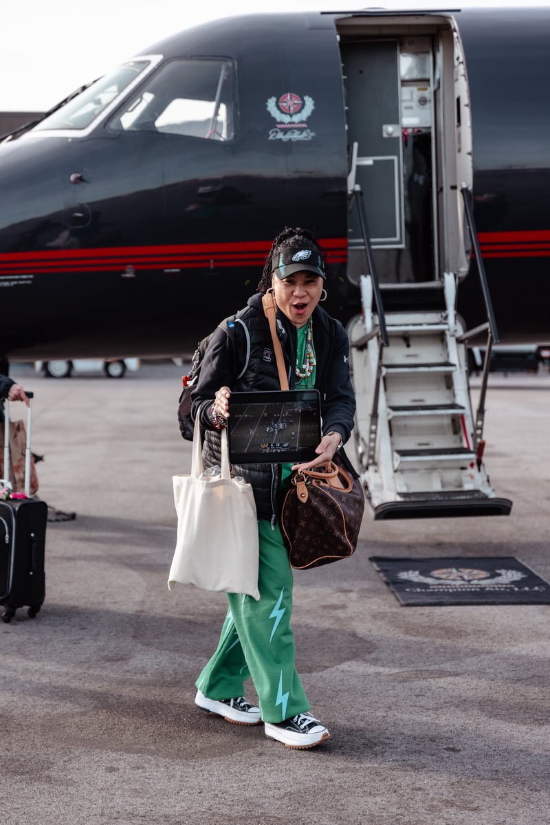 dawnstaley's tweet photo. FLY. EAGLES. FLY. @Eagles  See you on the other side of this flight!  Punch in the endzone.  Btw, that was pass interference.  And tread lightly cutie pie @TomBrady 🤣🤣🤣 https://t.co/mrIHmCCwna