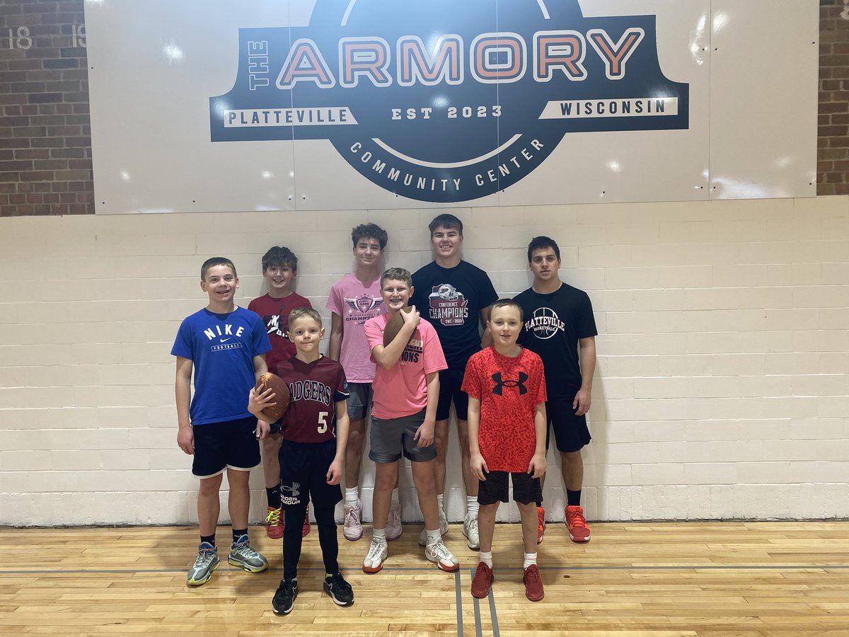 Great Elevate session this morning! Some future HS dawgs in this group! Next session will be Feb. 9th!