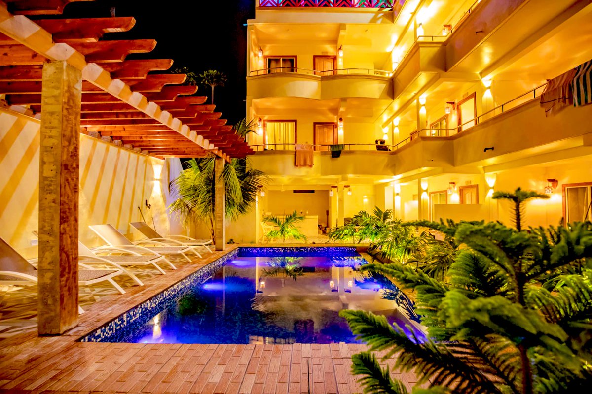 perfectclickltd's tweet photo. 🌴✨ Relax at this stunning guesthouse at Thoddoo! The illuminated pool and lush greenery make it perfect for a night-time escape. #HotelVibes #NightSwim #Relaxation #TravelGoals #VacationMode #Poolside #LuxuryTravel #TravelGram #Thoddoo #Guesthouse #Maldives https://t.co/m0Qvl9wb97