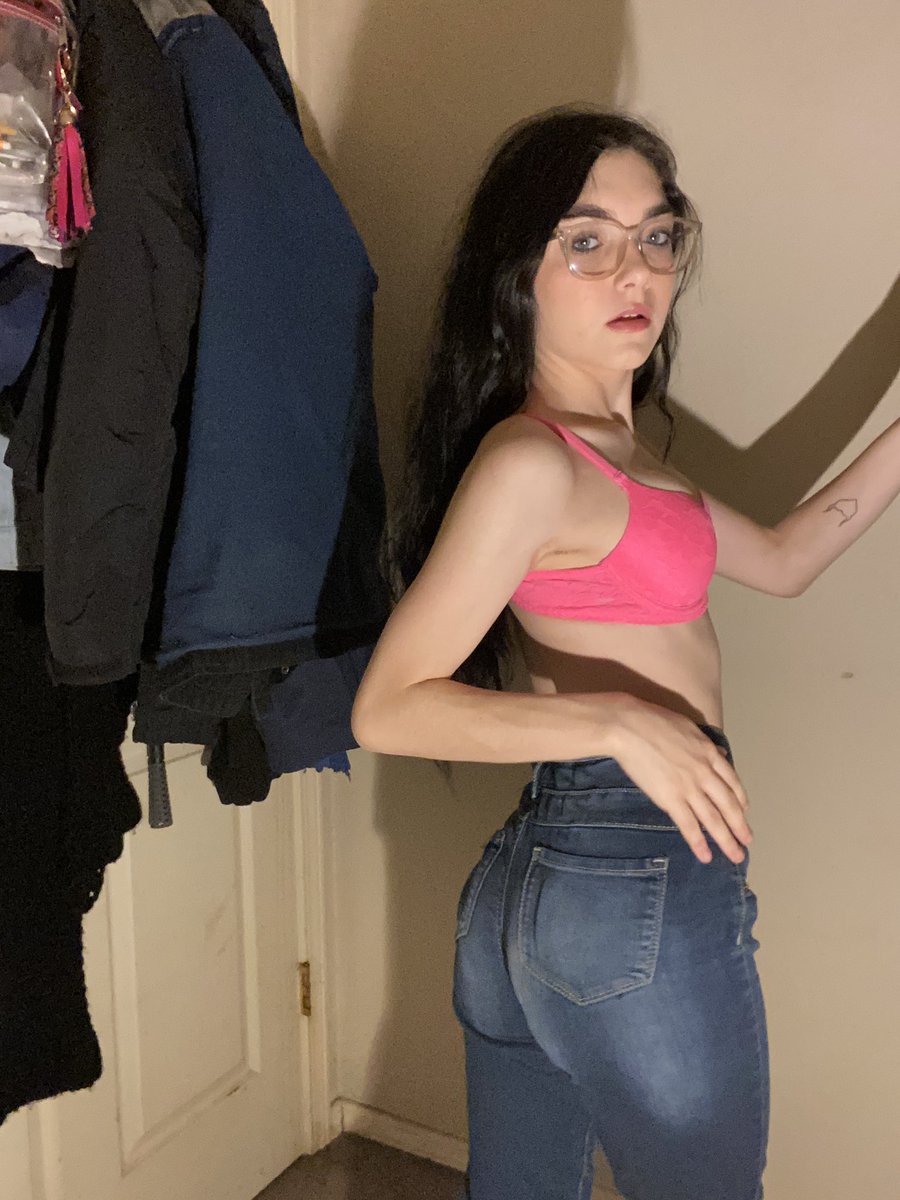 I’m picking one follower/reply to send nudy’s to😜if you want to join in and get a chance to win then all you need to do is these 3 things:

1. Follow me

2.Retweet post

3. Reply with ‘😏’

#Games #NSFWContent #OnlyFansGirl #OnlyFansNerd #OnlyFansModel