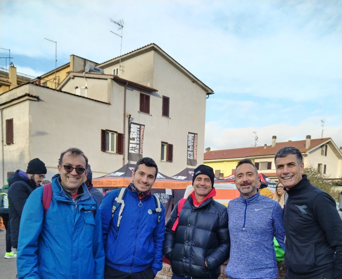 GabrieleGalilea's tweet photo. E alla fine ho completato la trilogia della #3comuni :
2023 partenza da Civita Castellana
2024 partenza da Nepi
2025 partenza da Castel Sant'Elia
Credo la piu difficile sia da Nepi..
Alla fine messi km nelle gambe e incontrati tanti amici alla partenza π
#runnertartaruga https://t.co/VCxCSLAZcv