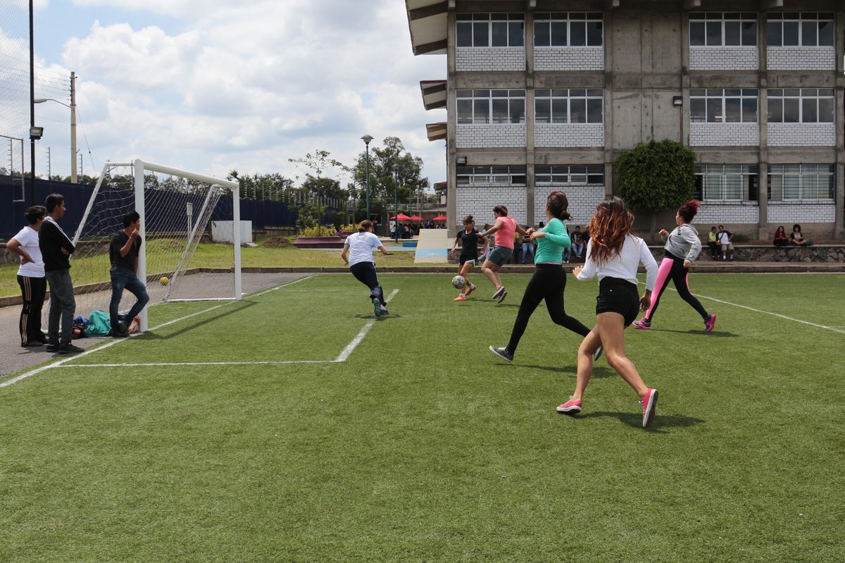 udg_oficial's tweet photo. El @sems_udg brindará cursos y #webinars con expertos para fomentar la actividad física, alimentación saludable y bienestar mental en estudiantes de #PrepasUDG. 👨‍💻👩‍💻🍎💪

Detalles aquí: https://t.co/I4P41zV64c https://t.co/gtmjb4XazR