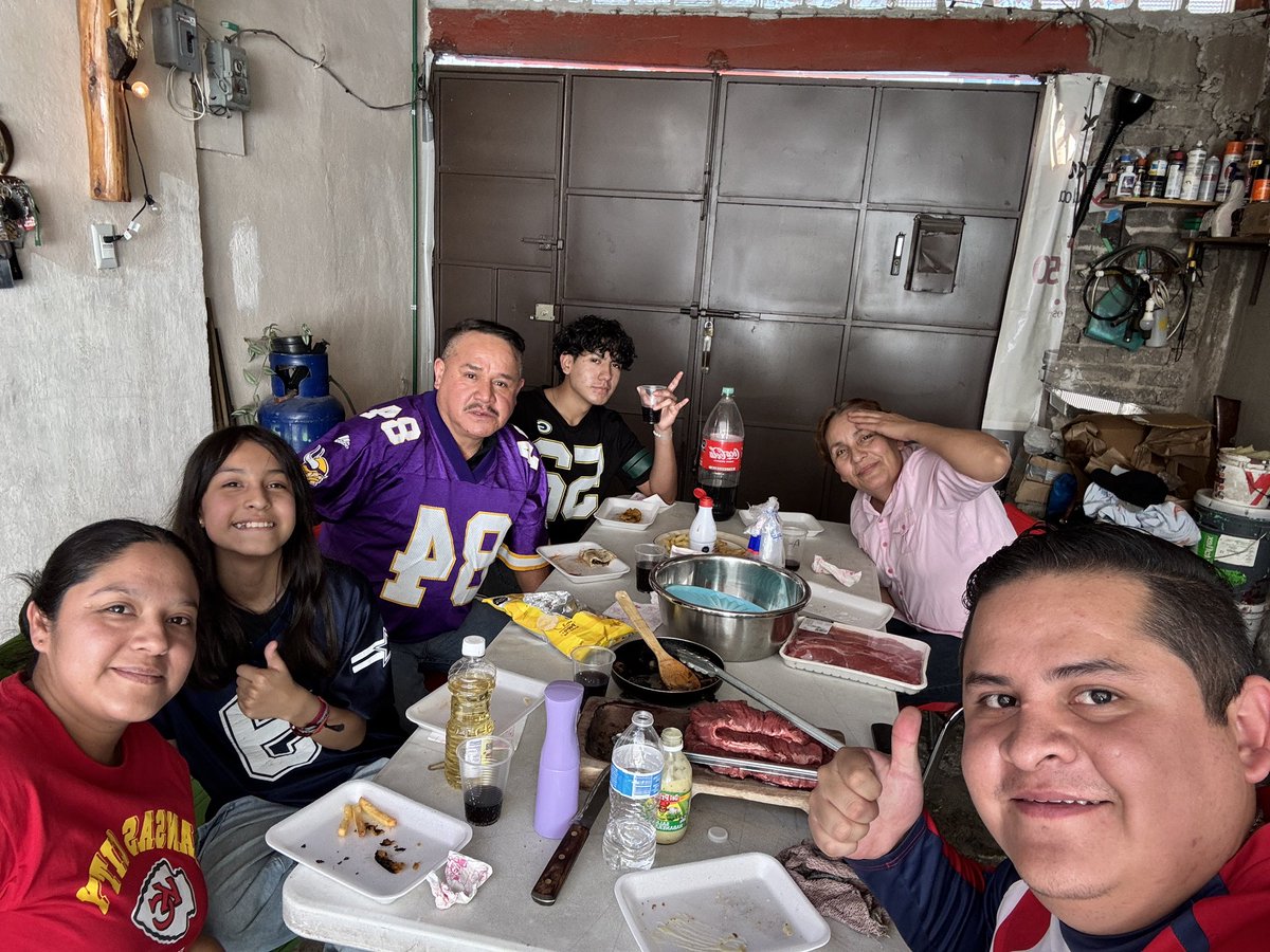 ChristianBofito's tweet photo. #NFLenTelevisa https://t.co/V0YqN3LrdK