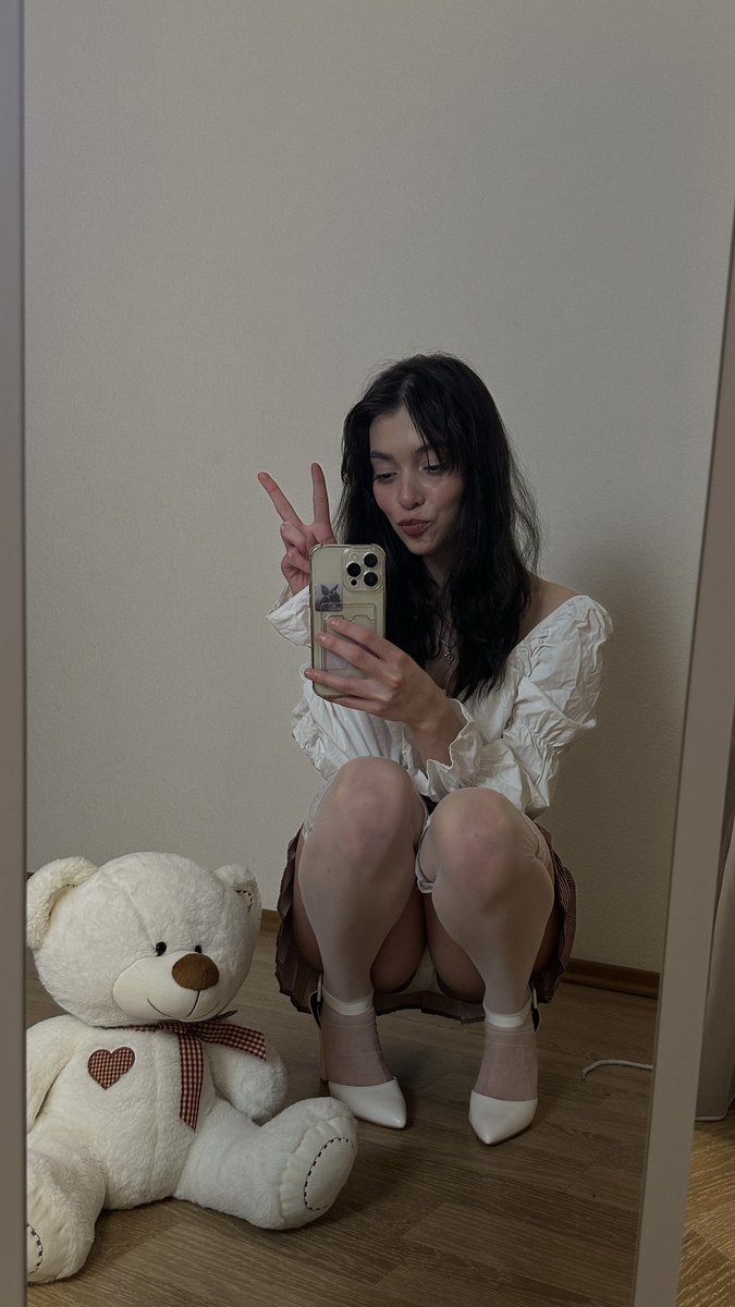 LilyEwing_'s tweet photo. Yay!! , I'm back and I'll be posting something here every day🫶🏼 trying)

#nstw #chatutbate #nsfwtwf #fansly #fyp https://t.co/6gvGiyt0i0