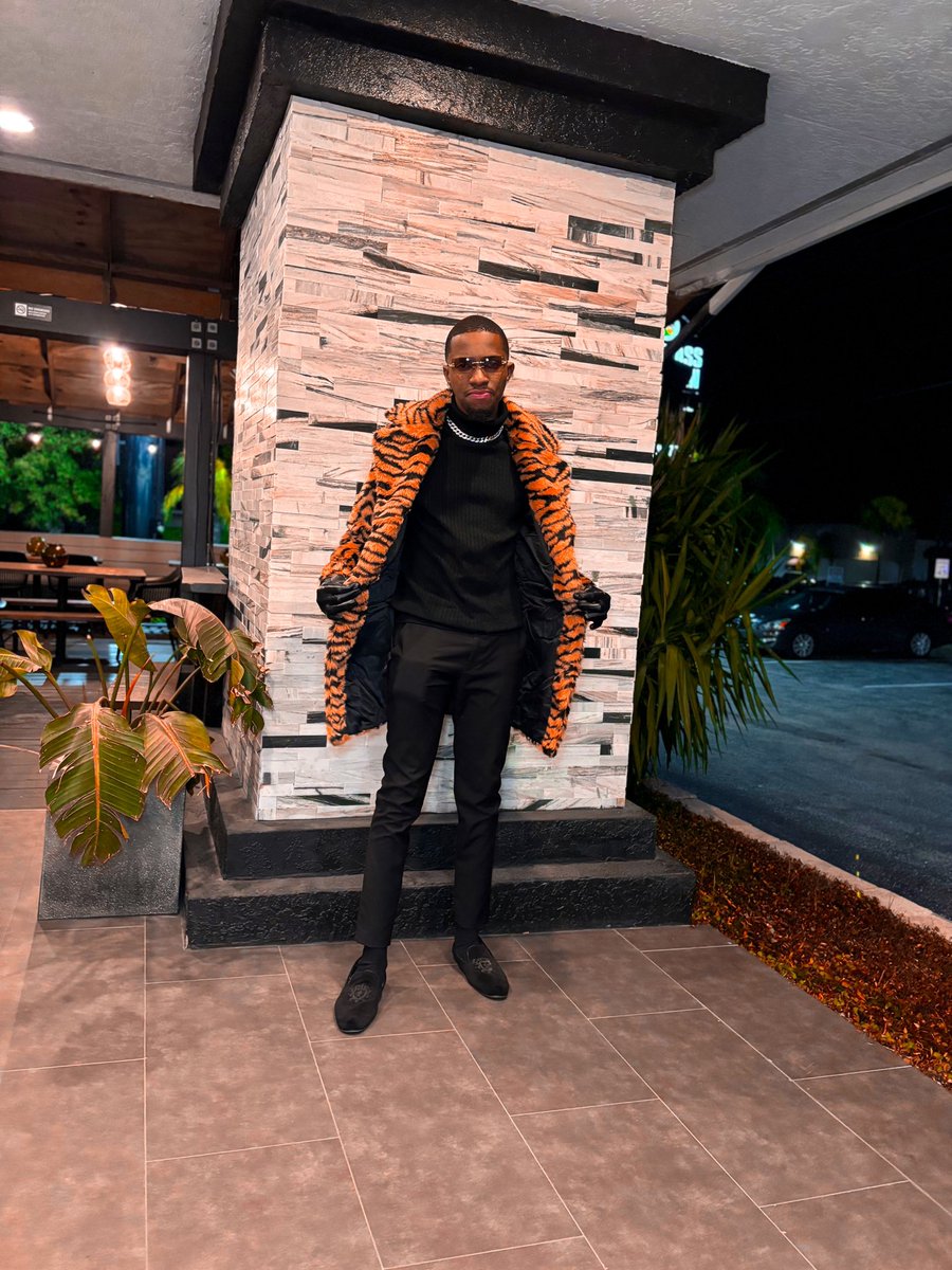 Got the eye of a tiger 🐅

#Mensfashion #fur #Tiger #fashion #DRIP #luxury