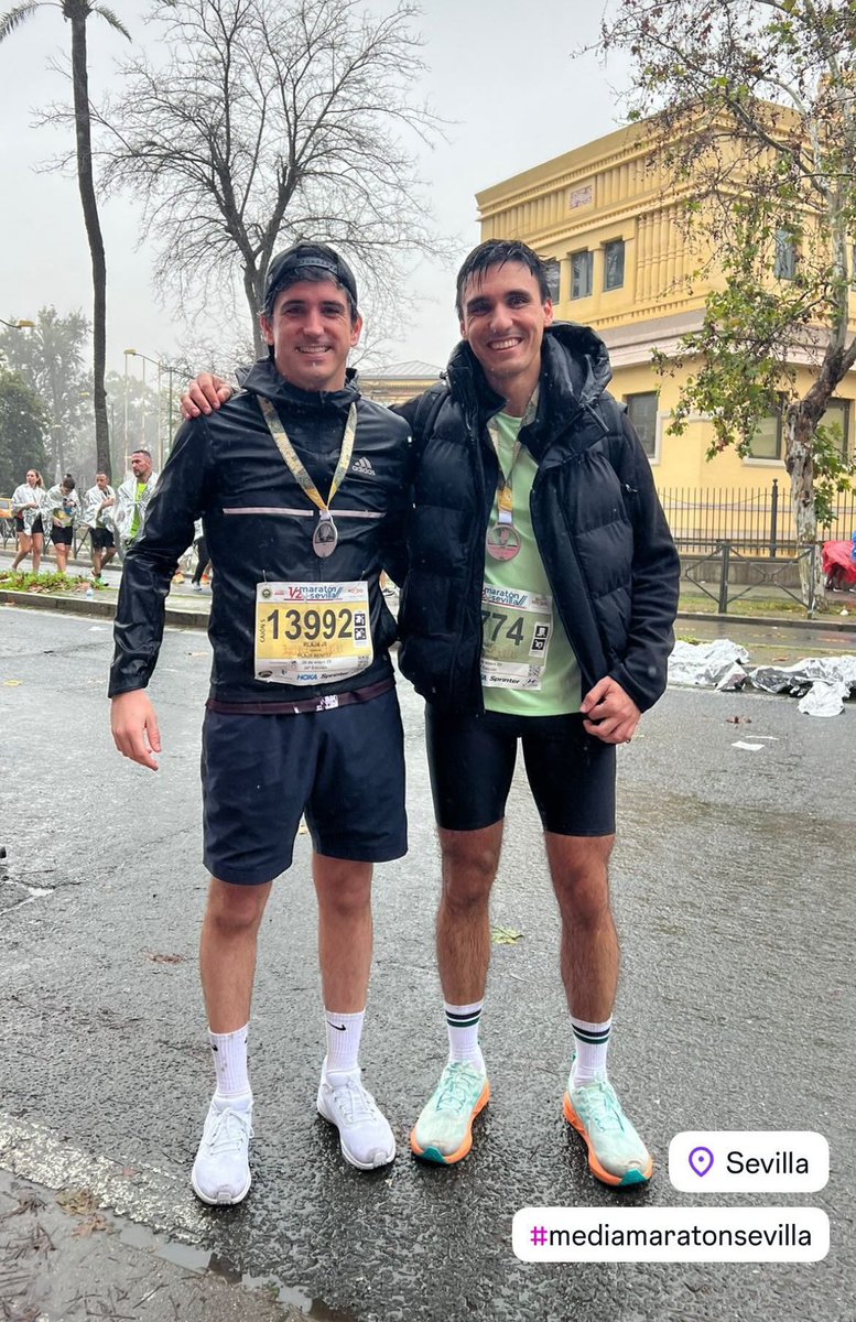 Hoy felicitamos a dos grandes, que han hecho con un excepcional tiempo la Media Maratón de #Sevilla.
El deporte es #disciplina, y marca sin duda una manera de vivir y por supuesto de dirigir.
Enhorabuena a Marcos Unay Martínez e Ignacio Plaja Benitez, estamos muy orgullosos