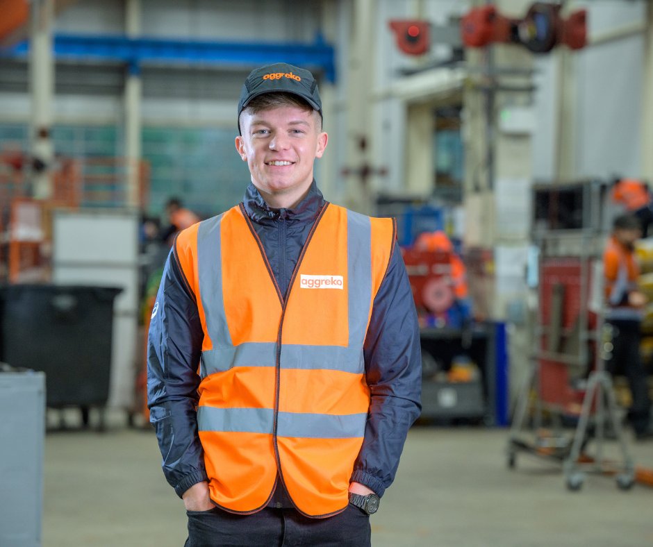 With a Graduate Apprenticeship you can gain valuable skills with an employer while earning a wage and a degree! 😲

Find out more about the benefits on apprenticeships.scot
➡️ apprenticeships.scot/become-an-appr…