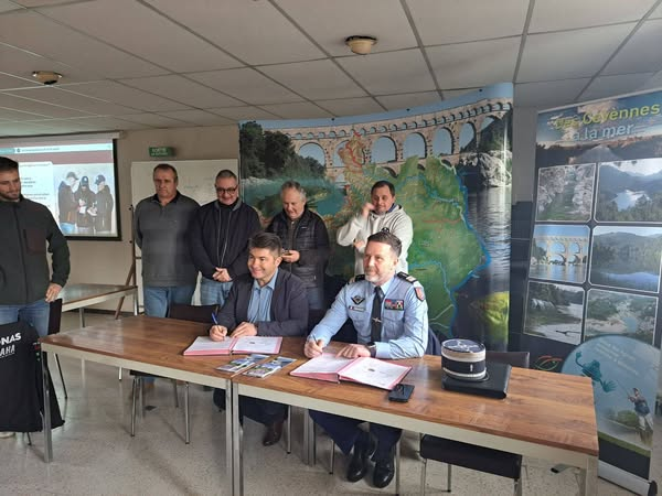 Agents_Fdc's tweet photo. 🤝Partenariat🤝
🔴Après la Fédération de chasse du Gard, la Fédération de pêche du Gard🎣signe une convention de partenariat avec la @gendarmerie030👏
@Prefet30
@Gendarmerie
@Gendarmerie_31
#CESAN
@LaFNPF https://t.co/WUG8ueW1sc