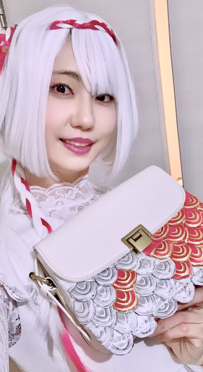tefuran's tweet photo. 『第55回全日本総合錦鯉品評会』にお伺いしました！

本日のイメージは「銀鱗紅白」✨

ハンドバッグの鱗は
1枚1枚 立体になるよう縫いました☺️
まだまだアプデしてきます💪

※銀鱗紅白のオーナー様へ
銀鱗紅白の紹介にお写真使わせていただける方いましたらご連絡下さい。よろしくお願い致します☺️

#錦鯉 #koi