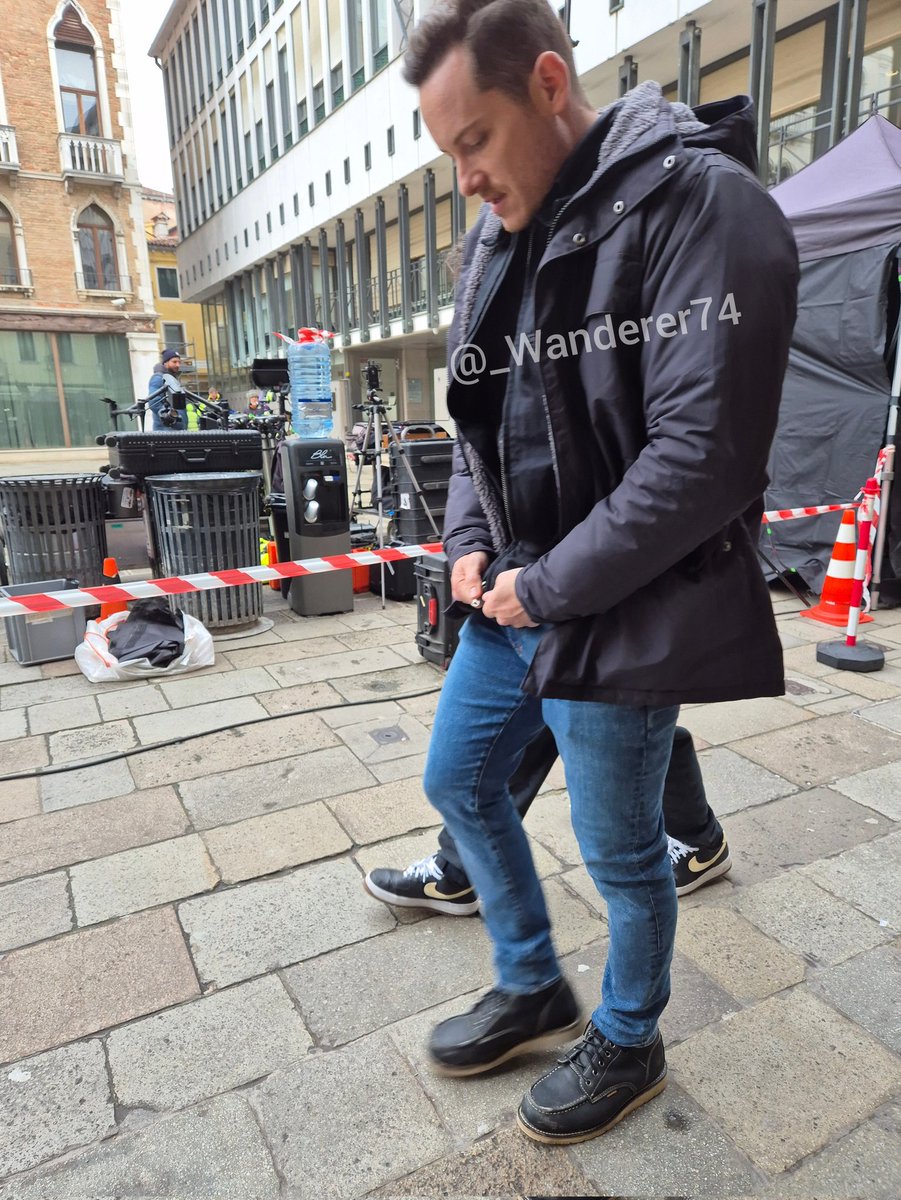 _Wanderer74's tweet photo. This one was taken without zoom, so... yeah 🫠
#FBIInt #FBIInternational #JesseLeeSoffer https://t.co/PjxdnmZlYW