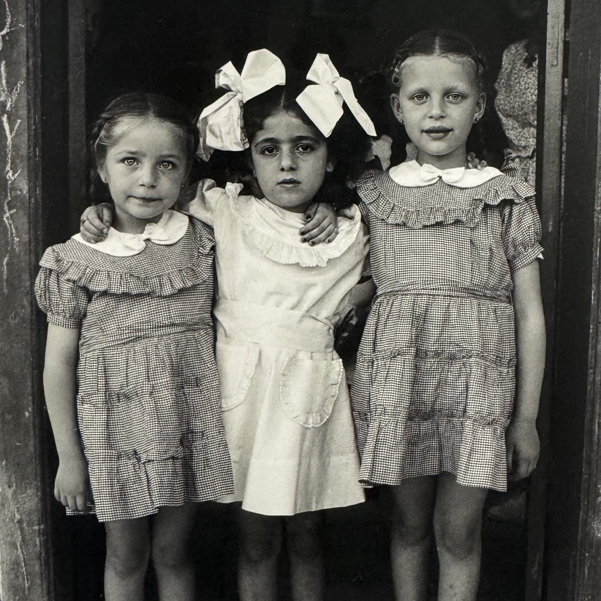 RimaHas's tweet photo. Pour mesurer à quel point l’Etat colonial d’Israël a durablement et profondément détruit la société Palestine à Gaza il faut se replonger dans les archives du photographe Kegham Djeghalian (1915 - 1981) rescapé du génocide arménien, il a des décennies durant documenté la ville de Gaza et ses habitants. Son petit-fils reprend son travail d’archive et écrit ceci : “ Au cœur de ce projet se trouve une réflexion critique sur l'urgence de préserver les mémoires visuelles fragiles de Gaza, marquées par la tension entre souvenir et oubli. Comment les histoires subjectives peuvent-elles contribuer à une archéologie future d'une géographie effacée ? Quelles stratégies adopter pour sauvegarder l'existence et la mémoire de Gaza face au génocide ?” Expo à retrouver jusqu’au 9 février à Genève dans le cadre du festival Black Movie.