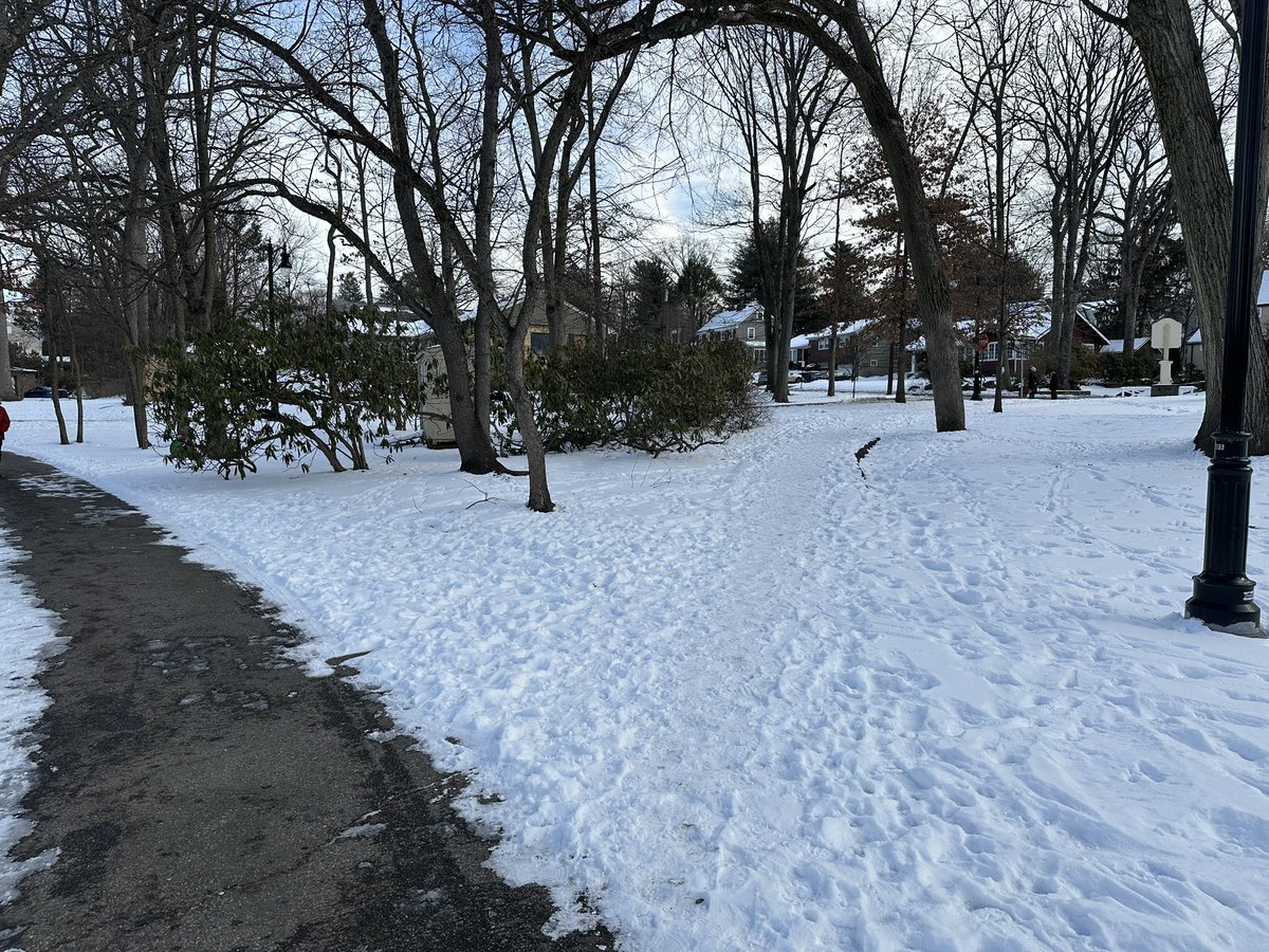 arkitect75's tweet photo. It’s been a week since it snowed in @VeronaTownship but our Verona Park still has snow/ice along many parts of the path, making it dangerous to get out and exercise. @Joe_D_EssexExec @essexparks when can we expect a safe walking path?

@VeronaCedrPatch https://t.co/pM4EDxd9l3