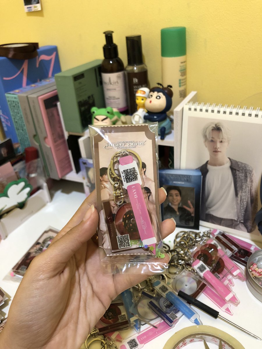 bawangyureng's tweet photo. — 🌸✨🌸 SEVENTEEN RIGHT HERE in JAKARTA
Freebies by @bawangyureng 🌸✨🌸—

🗓️ 8 &amp; 9 February 2025 
📍 Jakarta International Stadium (JIS)
‼️ Limited QTY
⏰️ TBA

Like &amp; RT are appreciated🫶🏻
See you! 🦋🙌🏻
 #CARAT #SEVENTEEN_RIGHT_HERE_IN_JAKARTA https://t.co/eZrFFJtoag