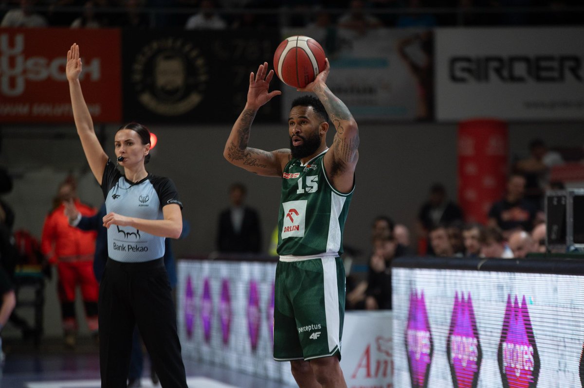 WollHodge's tweet photo. Blessed to have another home in Zielona Góra. Thankful for all the memories and moments that will last a lifetime. 💚🏀 #ForeverGrateful #ZielonaGora #OneFamily https://t.co/21dKfsavRU