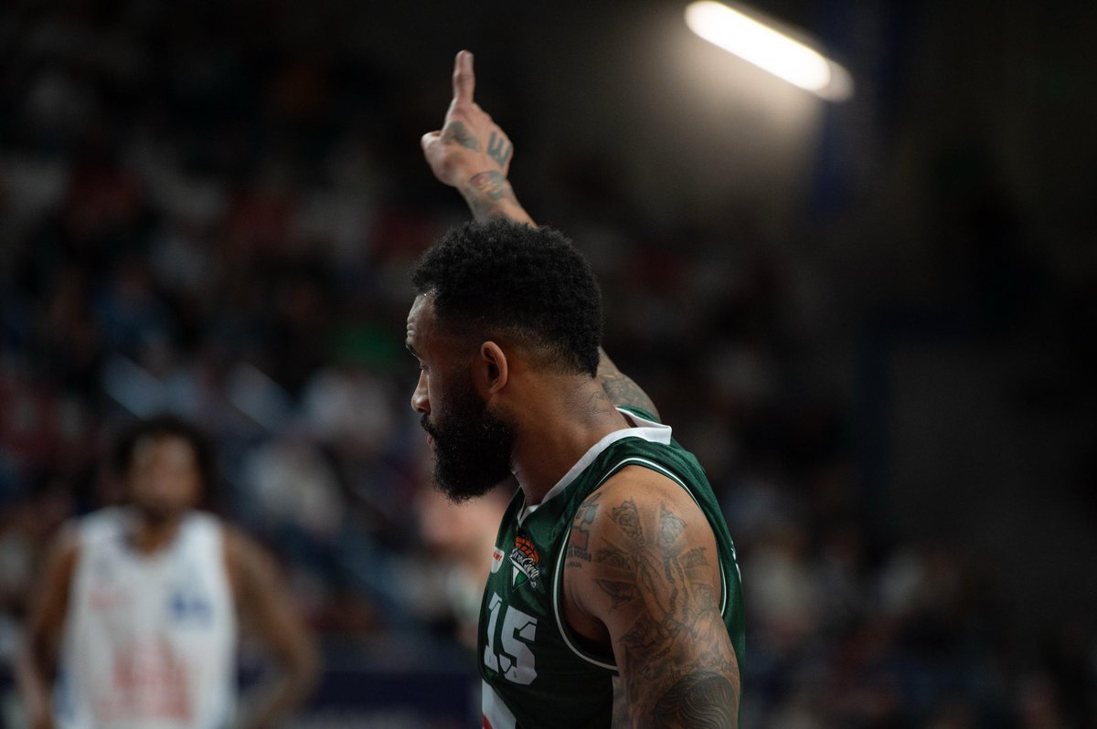 WollHodge's tweet photo. Blessed to have another home in Zielona Góra. Thankful for all the memories and moments that will last a lifetime. 💚🏀 #ForeverGrateful #ZielonaGora #OneFamily https://t.co/21dKfsavRU