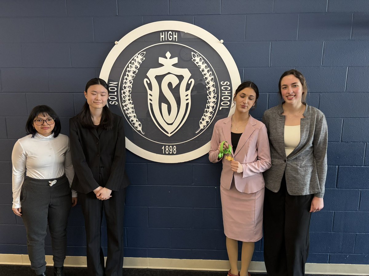 BereaMidpark4n6's tweet image. Jaylin, Lexi, and Christina will compete next week at Vermilion in the @OHSpeechDebate Cleveland District Championships! Go get ‘em, gals! Special congratulations to Rory &amp;amp; Elizabeth for already having qualified to States! #BeTitansTogether #GoTitans #CLEspeaks #OHspeaks