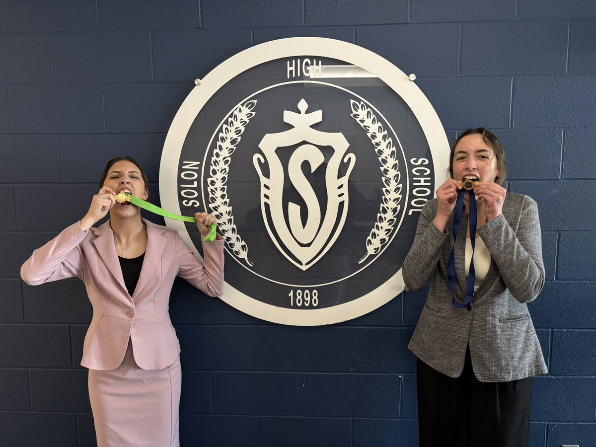 BereaMidpark4n6's tweet image. Jaylin, Lexi, and Christina will compete next week at Vermilion in the @OHSpeechDebate Cleveland District Championships! Go get ‘em, gals! Special congratulations to Rory &amp;amp; Elizabeth for already having qualified to States! #BeTitansTogether #GoTitans #CLEspeaks #OHspeaks