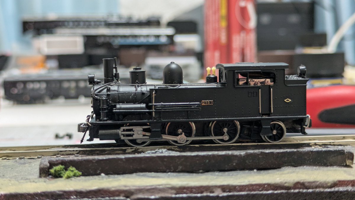 Suhafu32double's tweet photo. 河合商会 KP-150
B6 2157タイプ、入線。
本車も前々からD50デフなしと共に欲しいと思っていた1両です。
動力もそれなりに良好で、
問題となりがちなダイカストの崩壊も無く、一安心でした。

ゴム輪はないので普通列車や入換、特急後補機として活躍のさせ甲斐がありそうな機関車です。 https://t.co/71k2vmpHwW