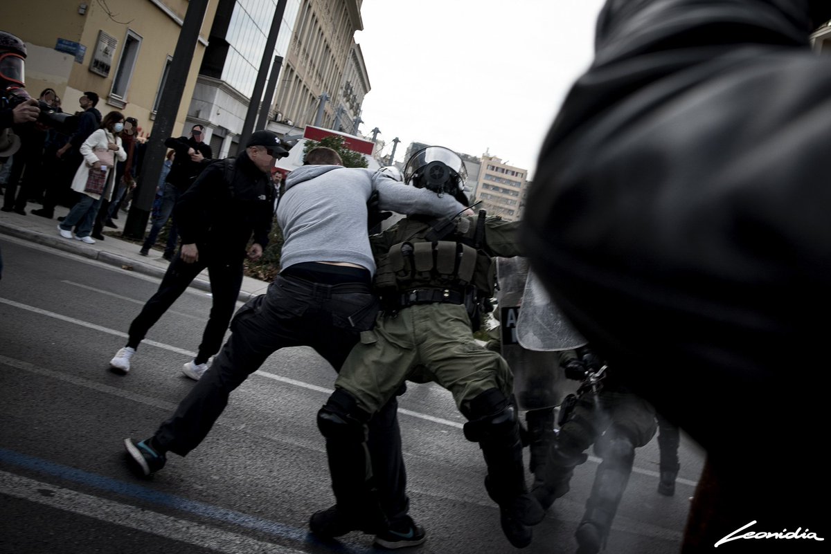 Lewnidia's tweet photo. 26/01/25 Συγκέντρωση για το δυστύχημα των Τεμπών στο Σύνταγμα.
#Τεμπη
#Δεν_Έχω_Οξυγόνο
#antireport #τεμπη_έγκλημα #Τεμπη_συγκαλυψη #Τεμπη_δικαιωση https://t.co/qW8txQsoD6