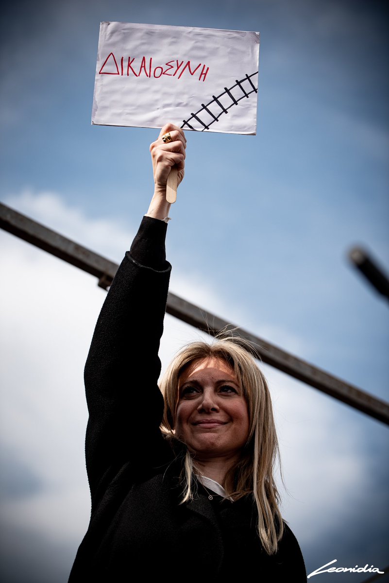 Lewnidia's tweet photo. 26/01/25 Συγκέντρωση για το δυστύχημα των Τεμπών στο Σύνταγμα.
#Τεμπη
#Δεν_Έχω_Οξυγόνο
#antireport #τεμπη_έγκλημα #Τεμπη_συγκαλυψη #Τεμπη_δικαιωση https://t.co/qW8txQsoD6