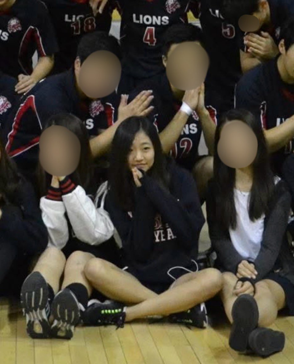 goldenvember's tweet photo. 헐 드와이트스쿨? 그들은 같은 학교를 다녔어요 https://t.co/UonoTRKLR8