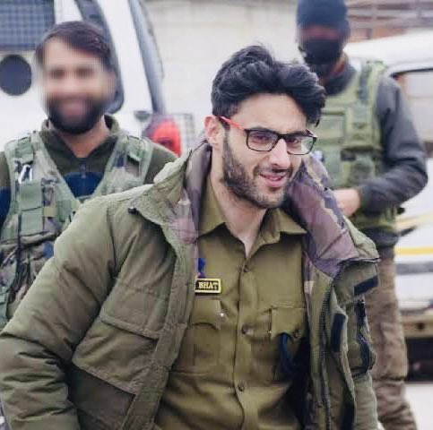 ladyofequality's tweet photo. @Tahir_A DySP Himayun Muzzammil Bhat 🕊️
Legends Never Die
#SonsOfIndia
#Indiassons
#legends
🌺🌺🌺🌺🌺🌺🌺🌺🌺🌺🌺 https://t.co/3PI7yqlamf