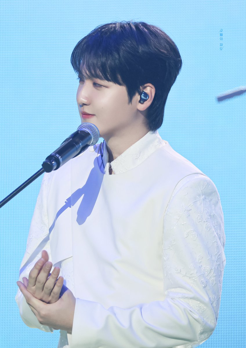 240331 written by FLOWER in SEOUL day2

네가 보여주는 보물들이
보고 싶어지는 밤이야.

#루시 #LUCY #신광일 #광일