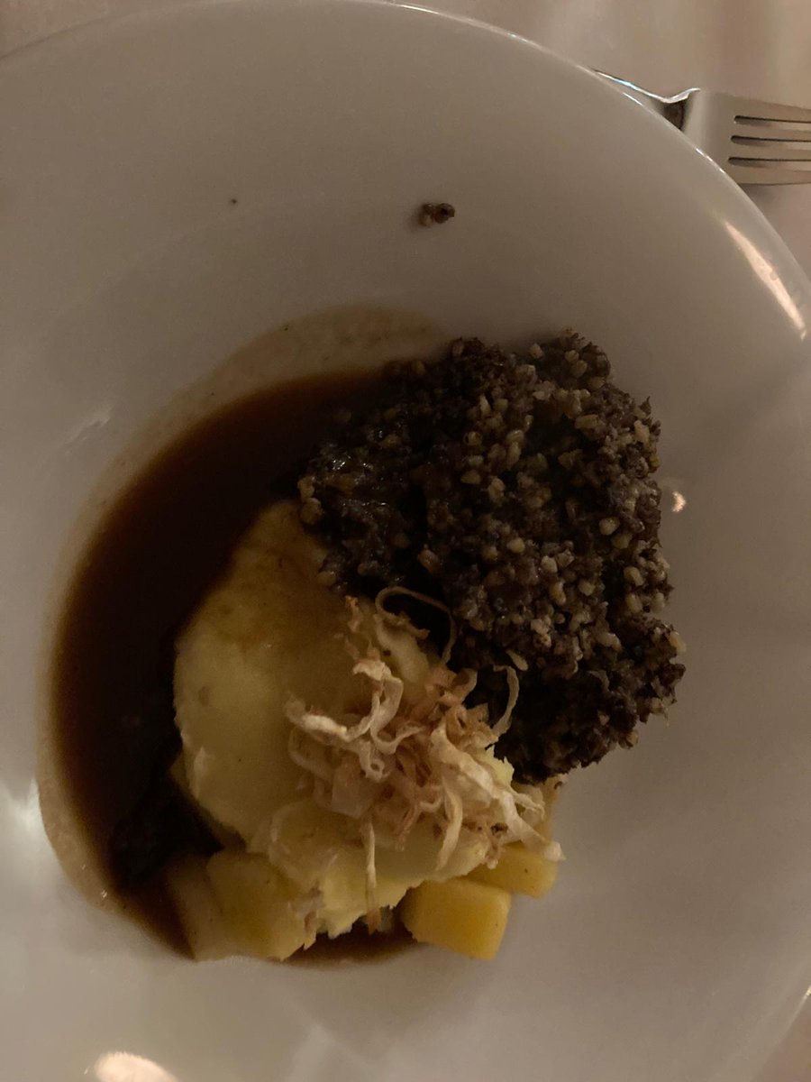 Last night in DD-Loschwitz at Kleinerts restaurant we had a marvellous Burns Supper: 
"His knife see Rustic-labour dight,
An’ cut ye up wi’ ready slight,
Trenching your gushing entrails bright,
Like onie ditch;
And then, O what a glorious sight,
Warm-reekin, rich!"