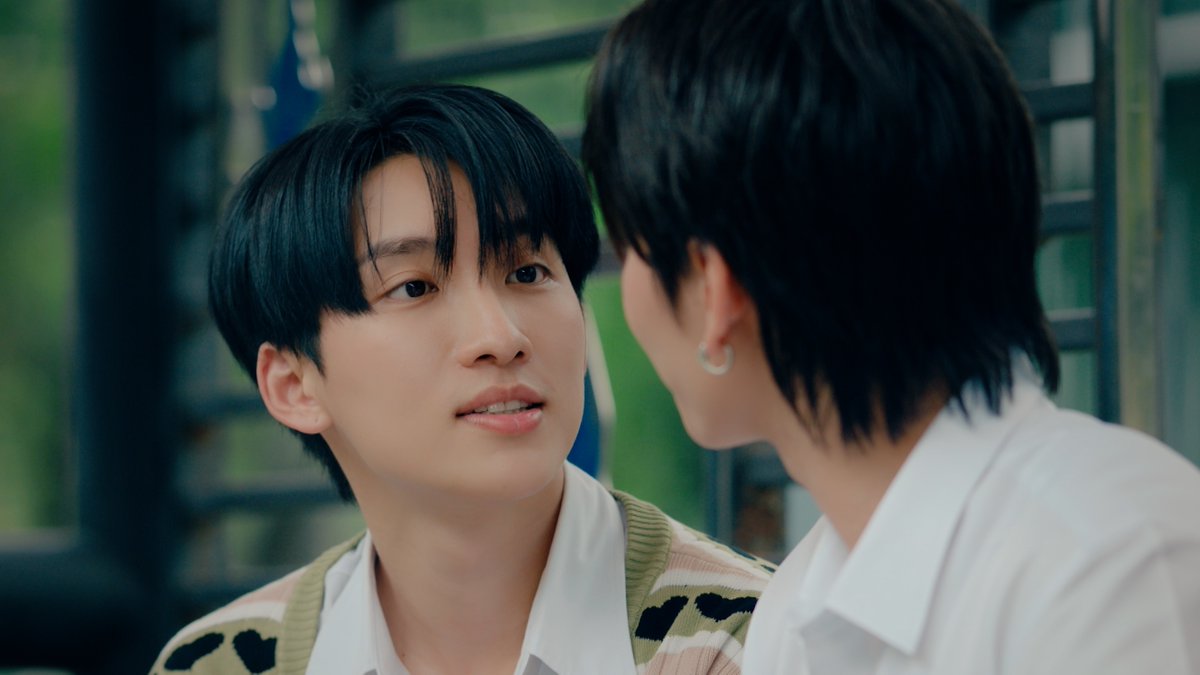 สีหน้าตอนบอกจะคอยรับคอยส่ง มันน่าหมั่นเขี้ยวนัก

TBNW EPISODE FOUR 

#TheBoyNextWorldEP4
#Noeulnuttarat #BossNoeul