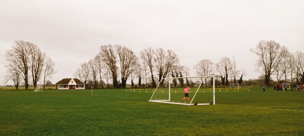 smilerhopper's tweet photo. #groundhopping #northyorkshire #selbydistrict at @Read_School 1st ever game held here for @AFCHowden (8th) v @BridRovers ladies (6th) in the @EastRidingFA girls div 2 KO 1357 #shehertoo Game number 205 #newgroundalert #treedown #stormy great setting for sports #triplegamesunday https://t.co/9QRiixxyN1
