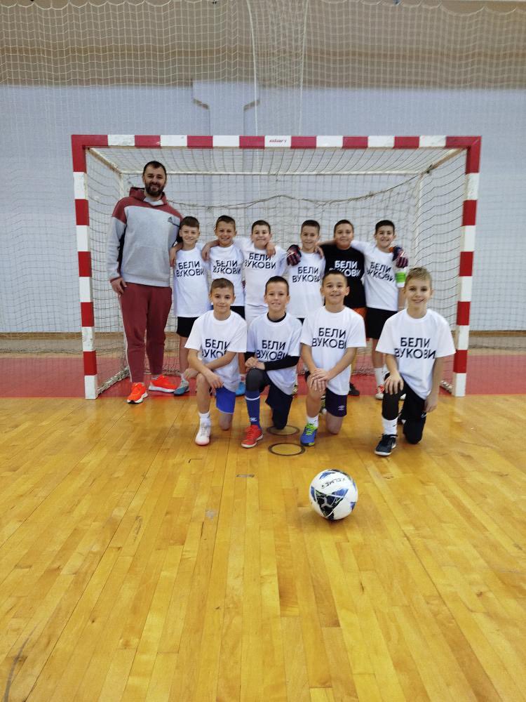 belivuk85's tweet photo. Моји шампиони, моји Бели Вукови 💪🏻🇷🇸❤️
Јако сам поносан на вас дјечаци моји, потомци Белих Вукова 💪🏻
Освојен Светосавски турнир Пале 2025 ❤️🥇🏆⚽️ https://t.co/BiND7iYHcF