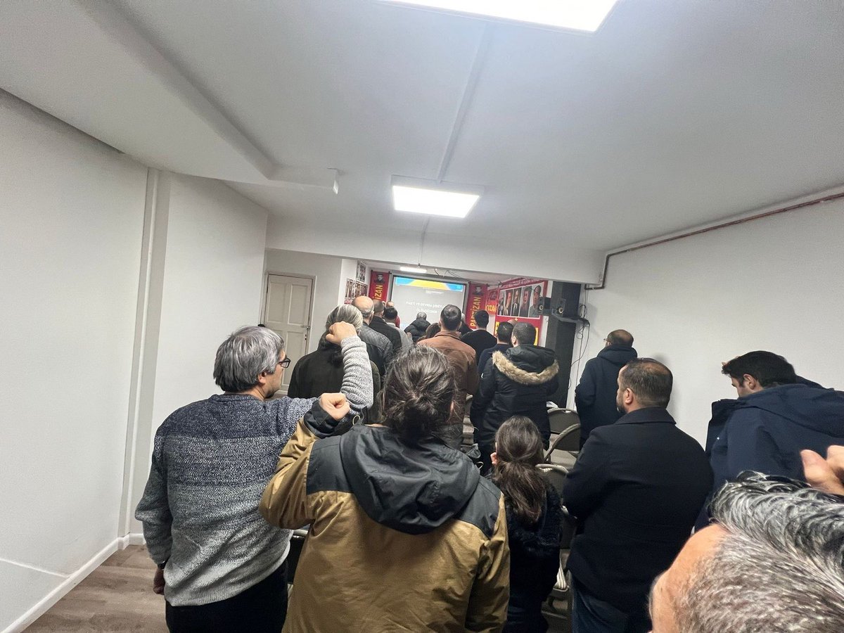 psta_72's tweet photo. 🔻İngiltere / Londra

“ Parti ve Devrim Şehitlerini Anma Haftası” kapsamında Partizan tarafından anma etkinliği düzenlendi. Etkinliğe MLKP ve MKP’de katılım sağlayarak dayanışma mesajlarını sundu. https://t.co/xCl7SjLHHs