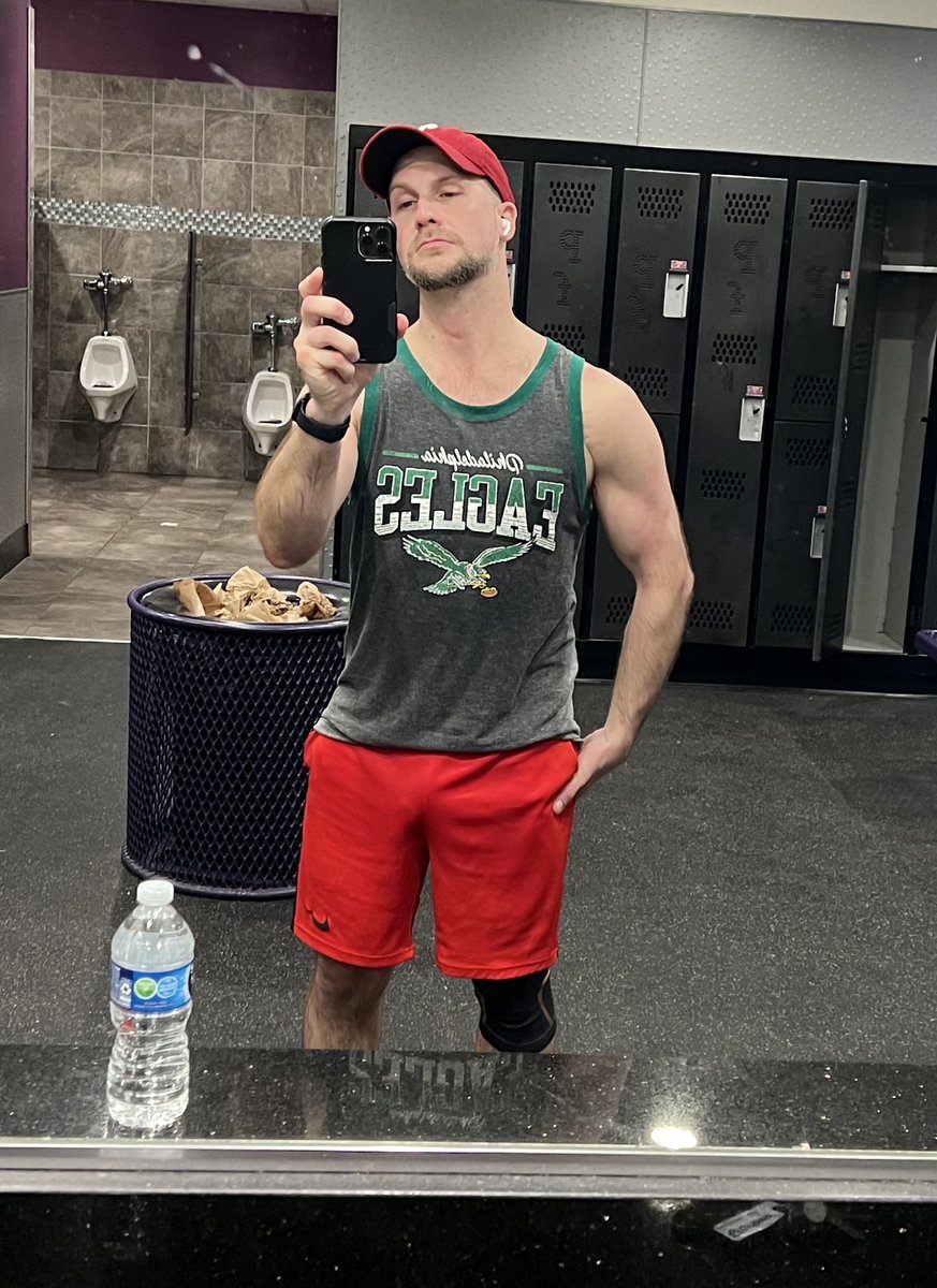 ChuckyLarms24's tweet photo. Go Birdssssss babyyyyyy!!!!! 
Had to represent like always. 
#FlyEaglesFly #FuckWashington https://t.co/YuaYjBGUGJ