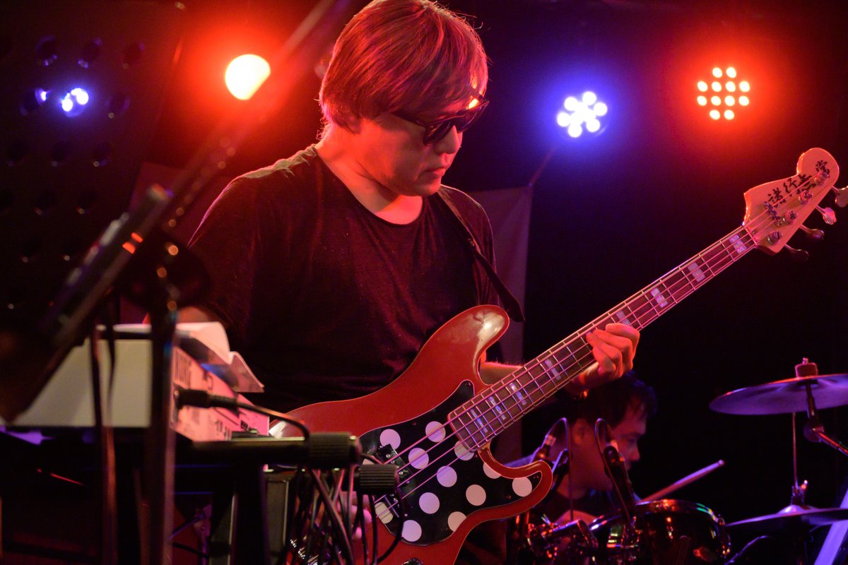 Rudy_LewdAngel's tweet image. 土曜日のセッションで、Mana DiagramのSHOCKS-衝撃を演奏しました。いやー、楽しかったなぁ。ああいう遊びだらけのベースって大好きだぁ。#manadiagram #shocks #fresher #bass #UYUはかわいい