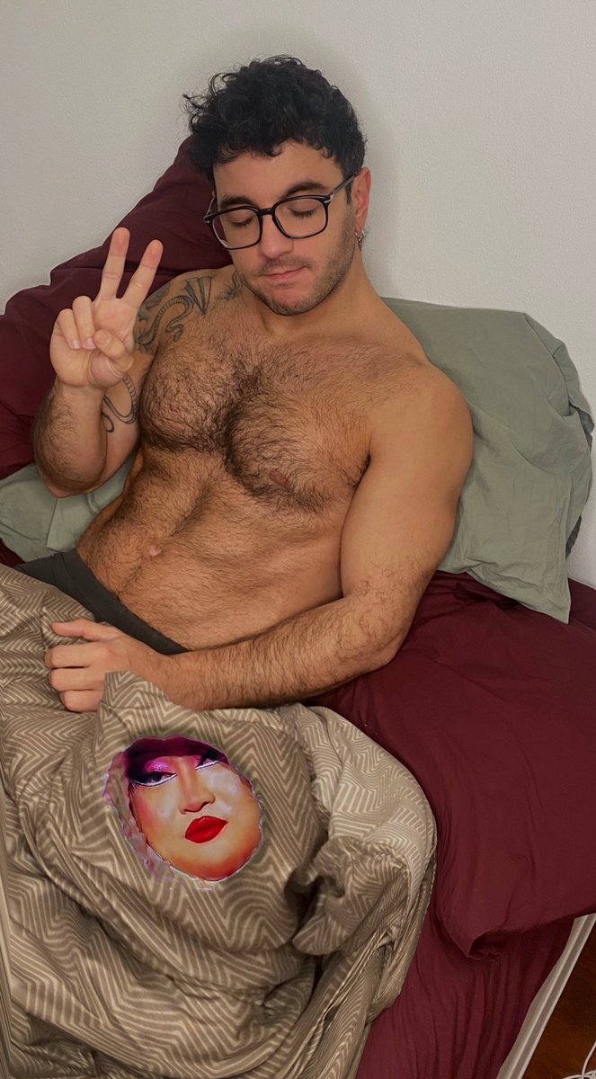lina_galore's tweet photo. i woke up like this https://t.co/p3bMg858V6