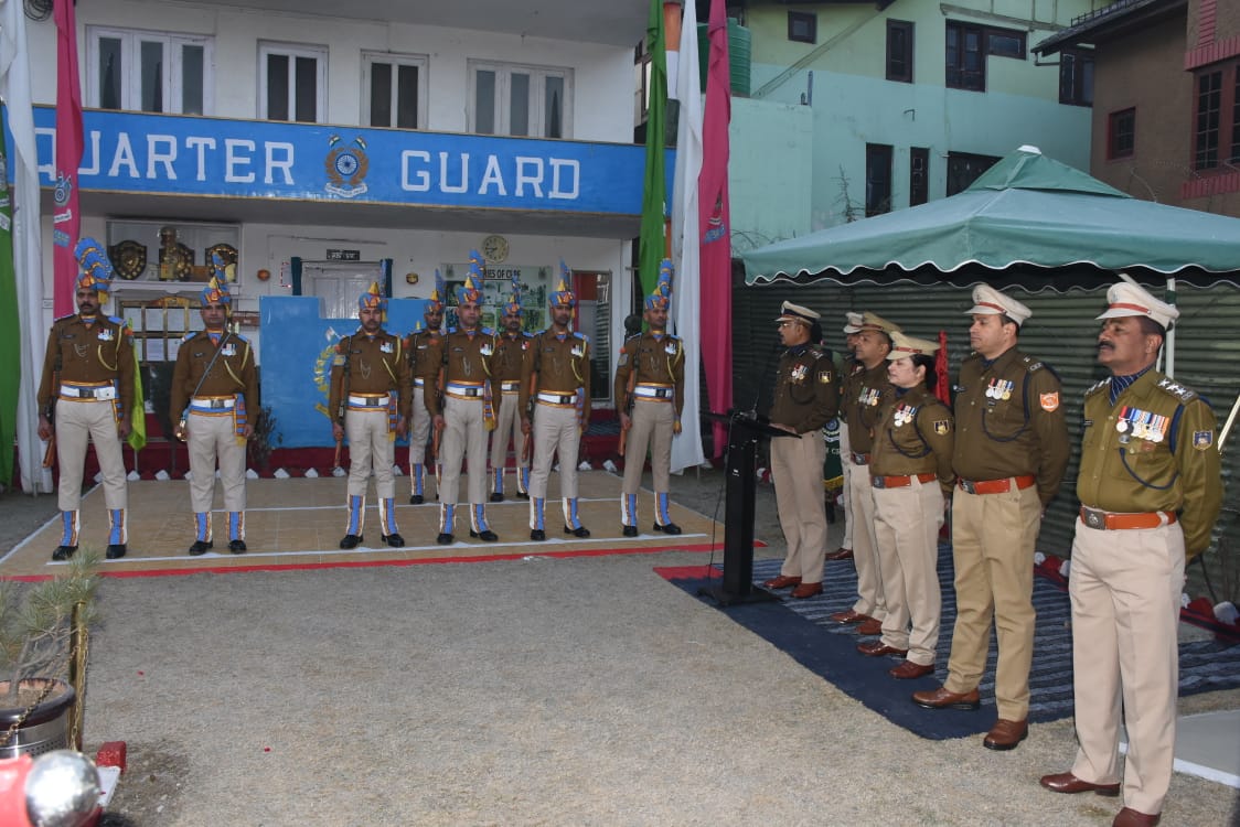 61Bncrpf's tweet photo. @61BNCRPF celebrated the #76thRepublicDay with zeal. Sh Sudhanshu Shekhar,CO, hoisted the tricolor, honored freedom fighters and saluted the brave soldiers who got GMs&amp;distributed sweets to the persl.Conducted an 'At Home' function in GOsMess, fostering traditional bond with SOs. https://t.co/p0CRanb2e5