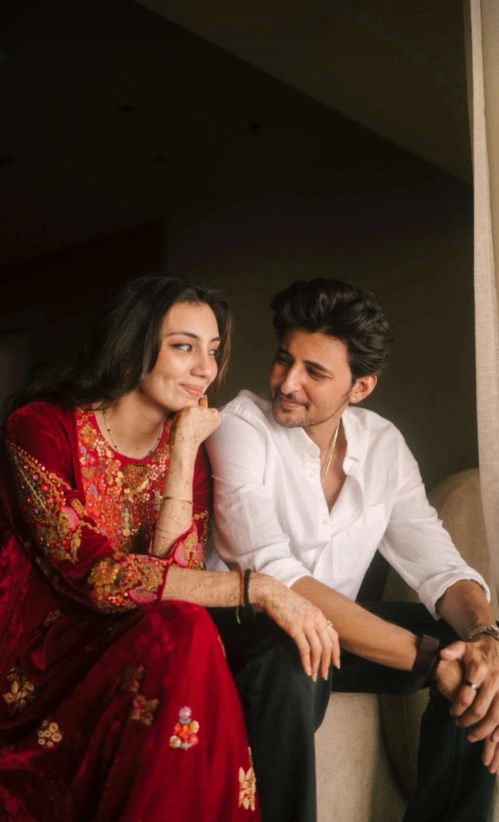 shihaam_drdz's tweet photo. Bhaiya can't stop adoring her..I get it @DarshanRavalDZ humari bhabhi hai he itni khoobsurat 💗🫠 https://t.co/kNdkalUpok