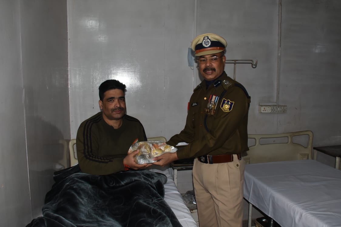 61Bncrpf's tweet photo. @61BNCRPF celebrated the #76thRepublicDay with zeal. Sh Sudhanshu Shekhar,CO, hoisted the tricolor, honored freedom fighters and saluted the brave soldiers who got GMs&amp;distributed sweets to the persl.Conducted an 'At Home' function in GOsMess, fostering traditional bond with SOs. https://t.co/p0CRanb2e5