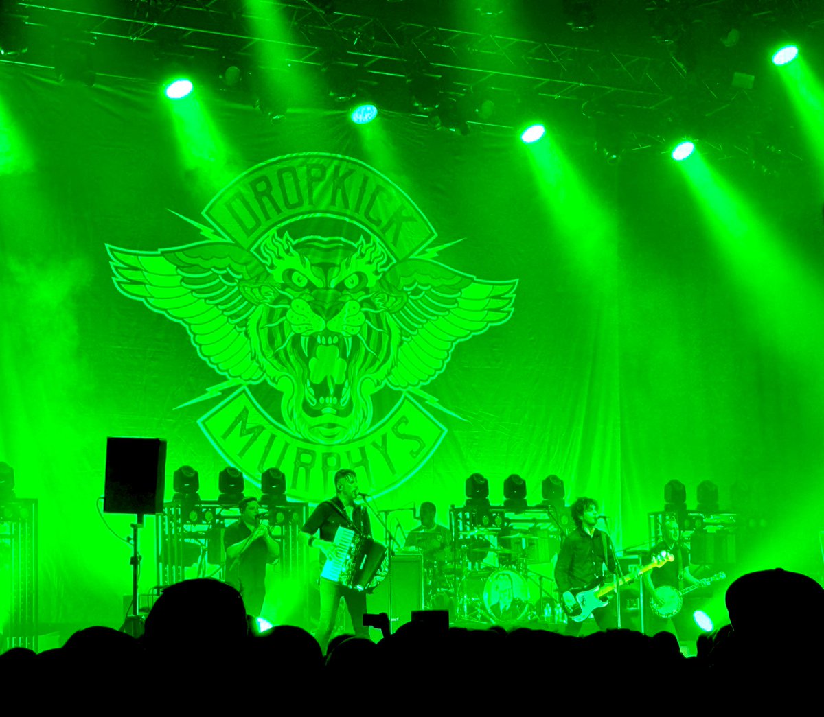 _CaLou_'s tweet photo. In a rose tattoo, in a rose tattoo, I've got your name written here, in a rose tattoo… 🫶🏻

#aboutlastnight #dropkickmurphys https://t.co/Efa7HCkHI9