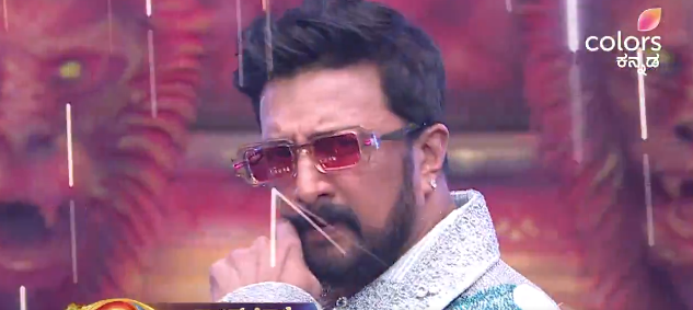 akashdeshapnde's tweet photo. ಸುಧೀರ್ಘವಾಗಿ ಬೆಳಗುವ ಒಂದು ದೊಡ್ಡ ದೀಪ ಸ್ಥಂಭ. 
Kichcha♥️
11 unforgettable years, countless iconic moments, and unmatched charisma - He made BB Kannada what it is today! Sudeep didn’t just host; he defined it. 
As he steps away, we’re just filled with gratitude.
#KichchaSudeep #BBk11 https://t.co/pKVP1XODZ5
