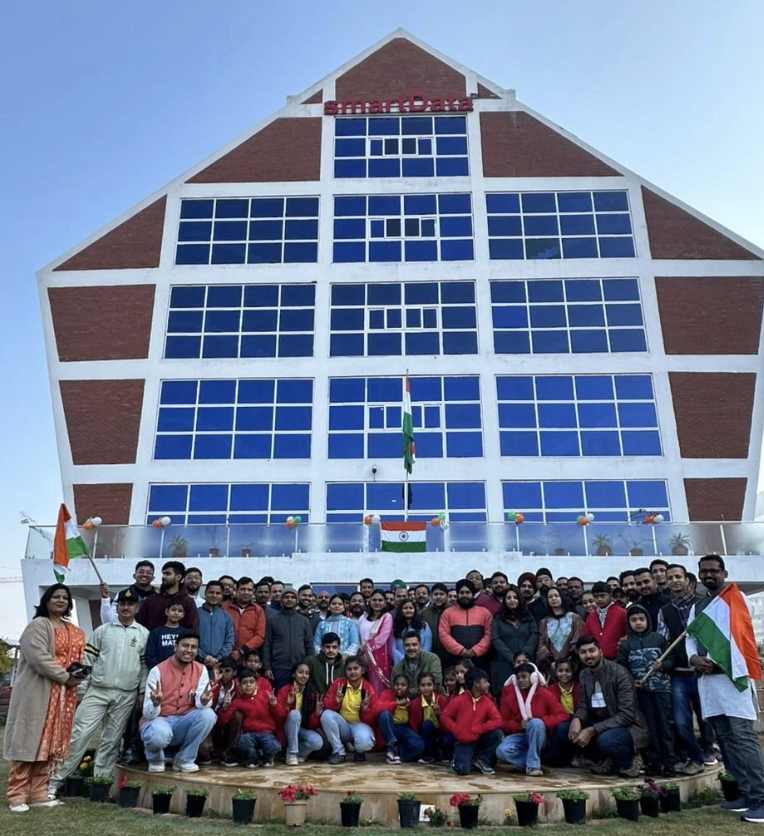 tavarejay's tweet photo. Republic Day ka ye din ekta, pragati aur jazbe ka utsav hai. Aao milkar ek mazboot aur roshan bhavishya banayein. Jai Hind!🇮🇳 https://t.co/gPY455fNHH